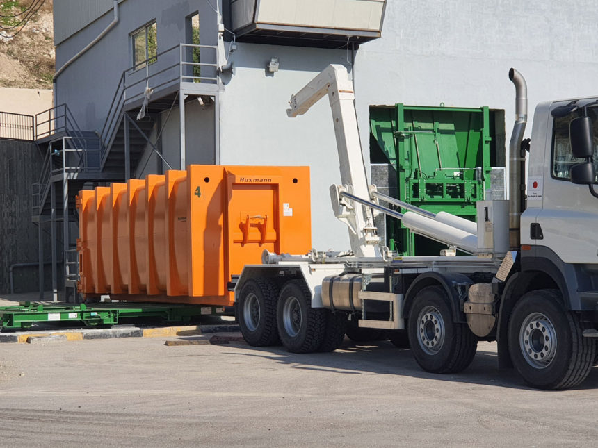 EFE hooklifts mounted on DAF chassis delivered to Ministry of Local Administration (Al-Teebah Municipality)